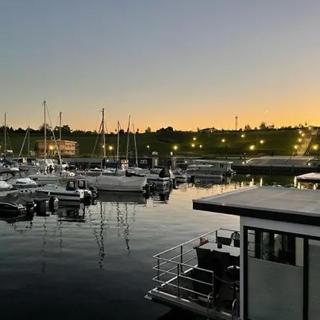 Hausboot Mit Sauna Apartman Braunsbedra